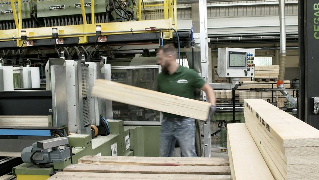 60.000 m² in sechs Minuten. Wir sind die Packmittel-Profis.
